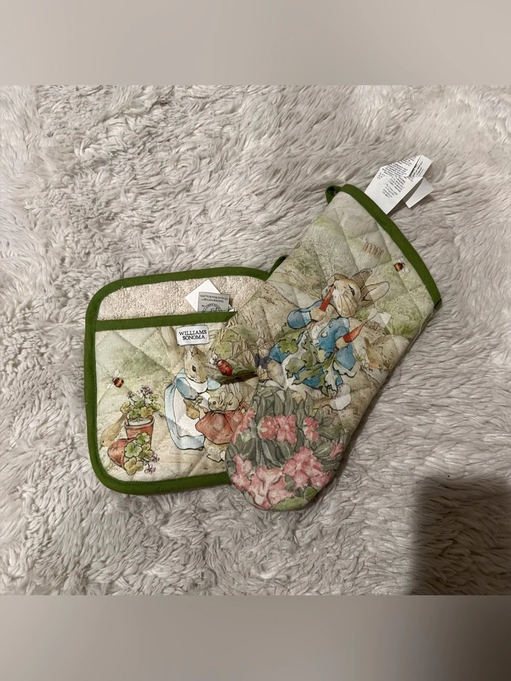 Peter Rabbit x Williams Sonoma Oven Mitt & Potholder Set  share